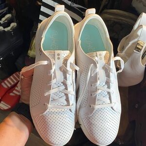 Rykä Haiku or Hayden walking shoe in white leather Sneakers